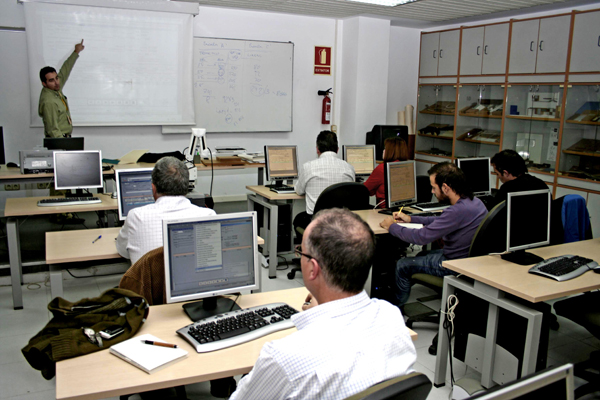 El grupo de docentes durante el curso de formación desarrollado en AIDIMA