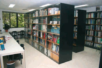Pasillos de la biblioteca de AIDIMA en su sede del Parque Tecnológico