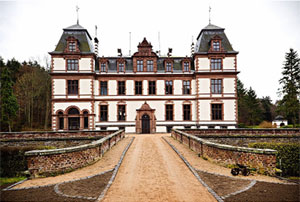 Becara amuebla el Castillo de Arenthal en Alemania