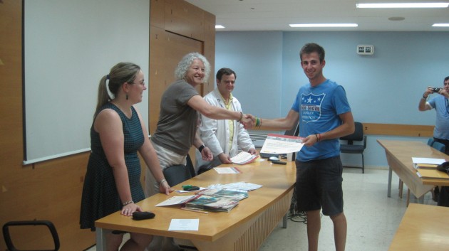 Alumnos realizando una de las prácticas propuestas en AIDIMA, Junio 2012.
