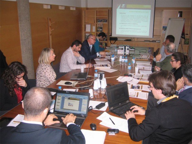 Reunión de la AEI celebrada en dos jornadas, el 12 y 14 de marzo, los miembros de la Agrupación valoraron las funcionalidades de la plataforma Innotransfer@mueble. AIDIMA